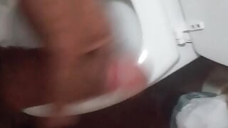 jerk off in the bathroom and can't finish