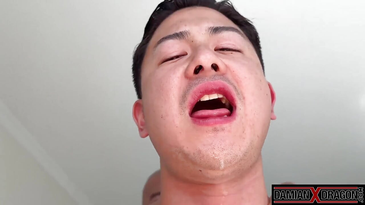 Tatuado dragón damián barebacks sakurao caliente agujero