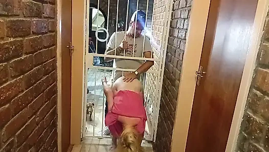 Bahkan jika aku dihukum ayah tiriku tidak bisa menghalangiku untuk meniduri pacarku