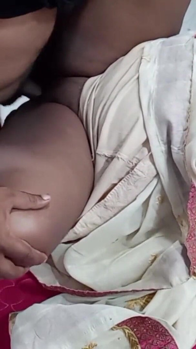Moment clé de « Une belle-mère tamoule indienne baise brutalement avec son beau-fils en train de lécher la chatte en tamoul, dirty talk, audio clair en tamoul »