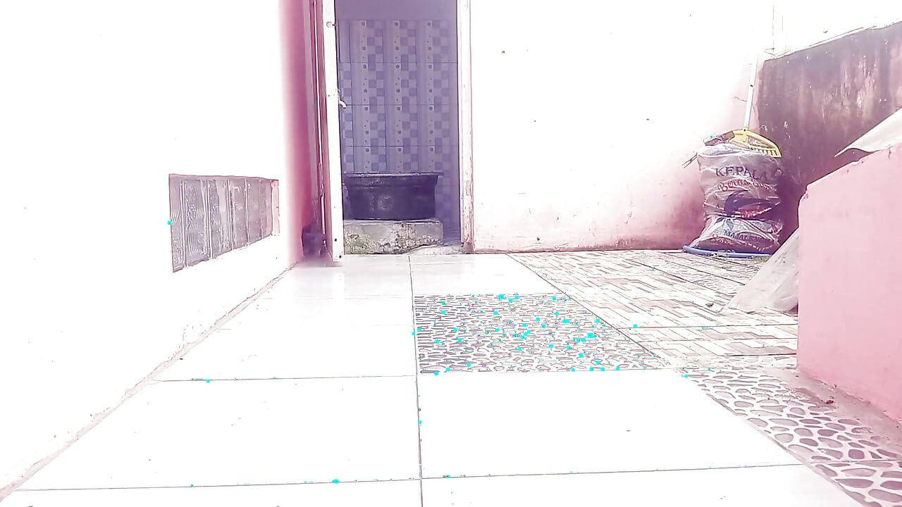 تثقيب عميق للمهبل في الهواء الطلق