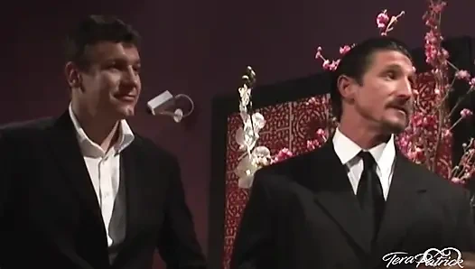 Tera Patrick в тройничке с 2 большими членами хорошо трахнули