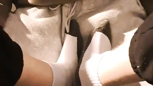 Blowjob berisiko di balkon, aku membuatnya muncrat di mana-mana