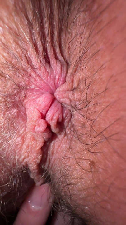 Ovulation Slut - haarige nasse muschi fingern, nahaufnahme anus & sahniges loch | Clip 1