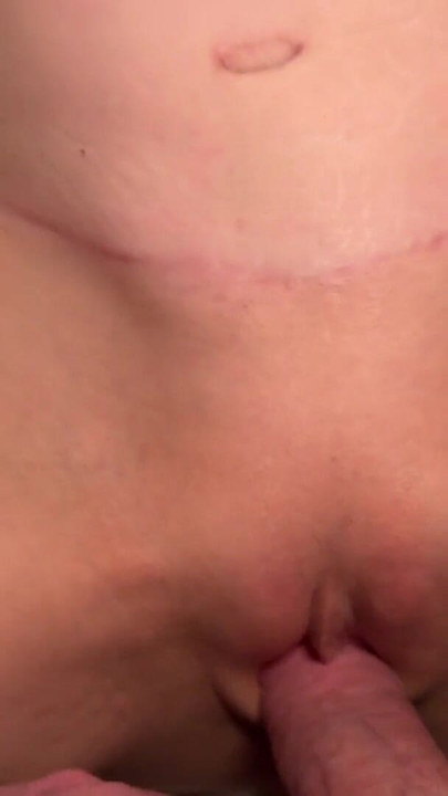 在他把鸡巴插入我后吞下精液 | 短片 1