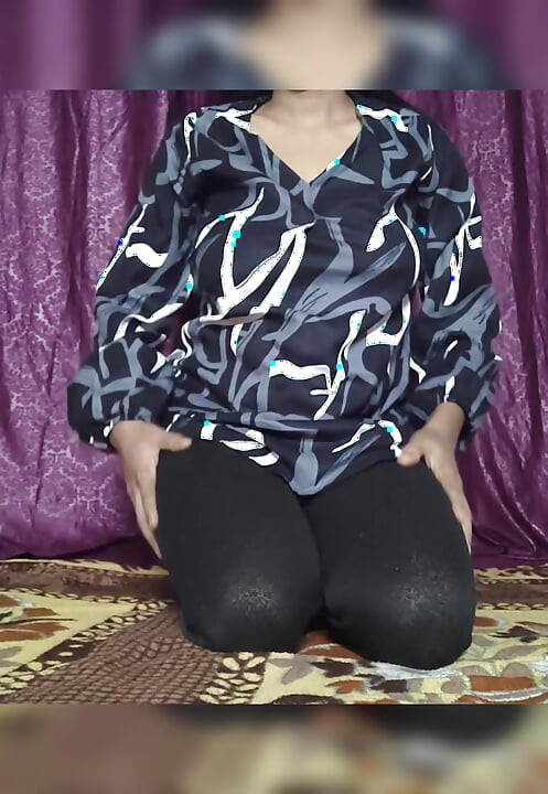 S-302. Wife masterbating her pussy