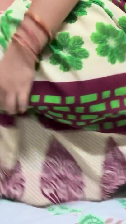 Went to sister-in-law's house during summer vacation and had a lot of fun with sister-in-law in Hindi viral video | Clip 1