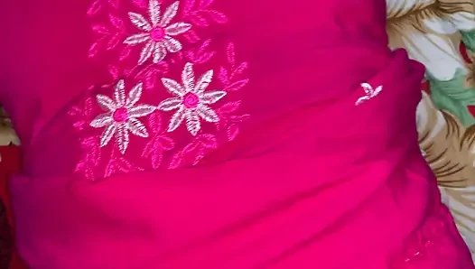 Hintli desi orta yaşlı seksi kadın genç sevgilisine cinsel zevk verdi