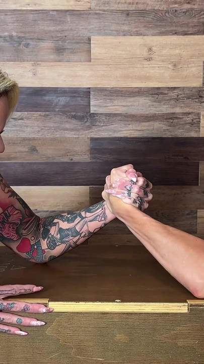 Lora cross gegen mandy foxxx arm wrestling showdown