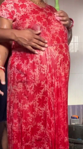 "Kayınbiraderi oğluyla doğum odasında seksi teyze romantizmi" ile unutulmaz bir an