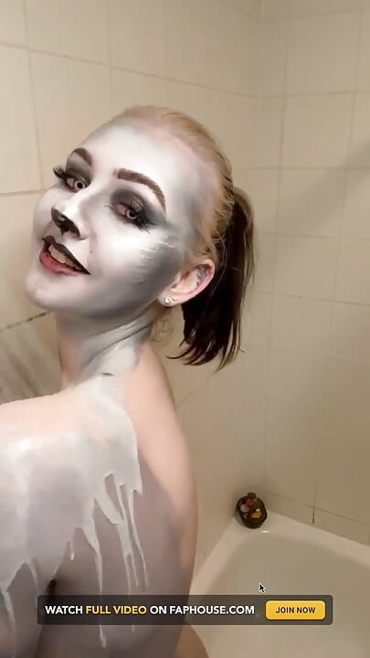 Cosplay Loona Wolf Body Paint Removal & Tit Play