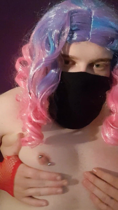 Sissy Cindy Blows