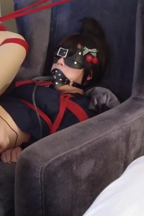 Mz04 - orgasmus-Training mit strumpfhosen und roter Seilbindung