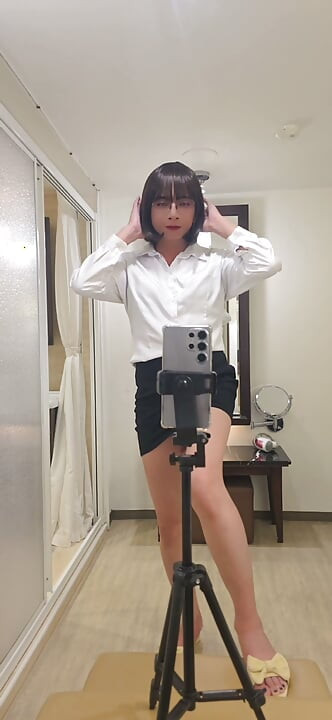 Shemale Ting xuan masturbates in front of the mirror