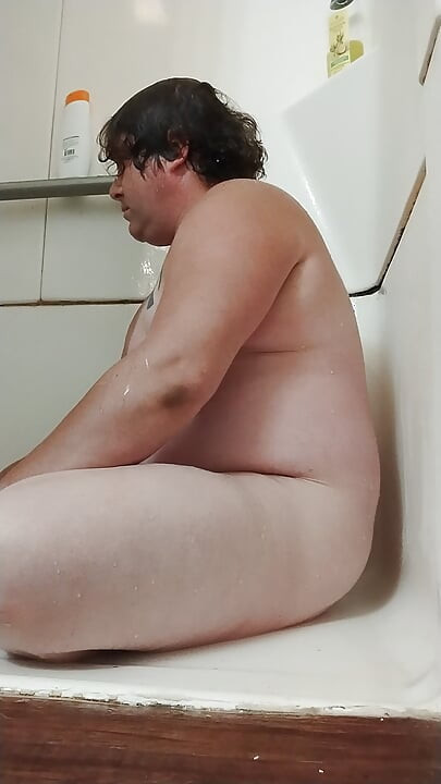 2026-6-19 坐在淋浴