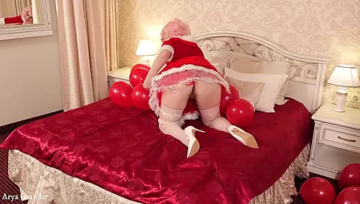 Pillow masturbation and air balloons fetish santa MILF