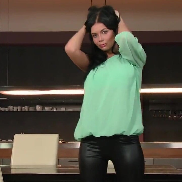 Victoria in Solo Masturbation