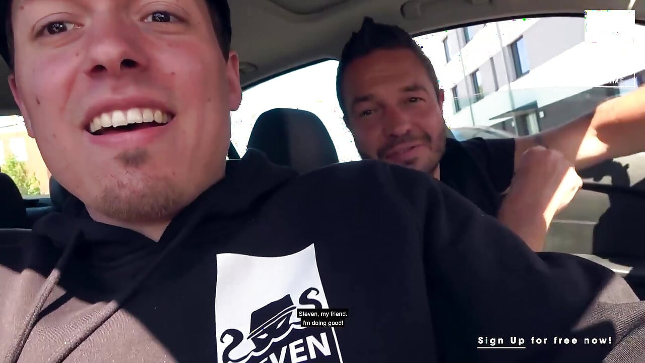 Збуджена Джулія Ексклюсів дозволяє йому з'їсти її пизду! StevenShame