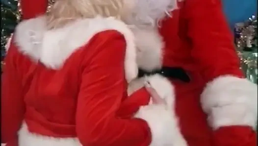 Genç sürtüklerin porno karışımı büyük klasik yaraklarla sikiliyor