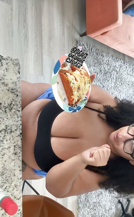 Biggdebbiecakez Mukbang