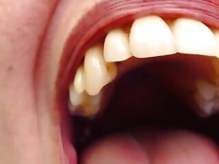 V200 lamiendo la lengua, labios de dientes bajo el cierre, solicitud personalizada con Dawnskye