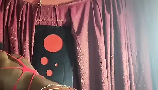 Aku lagi sange berat sampai aku crot!! Memantul di kontol besar pria kulit hitam sebelum aku naik ke atas panggung!!