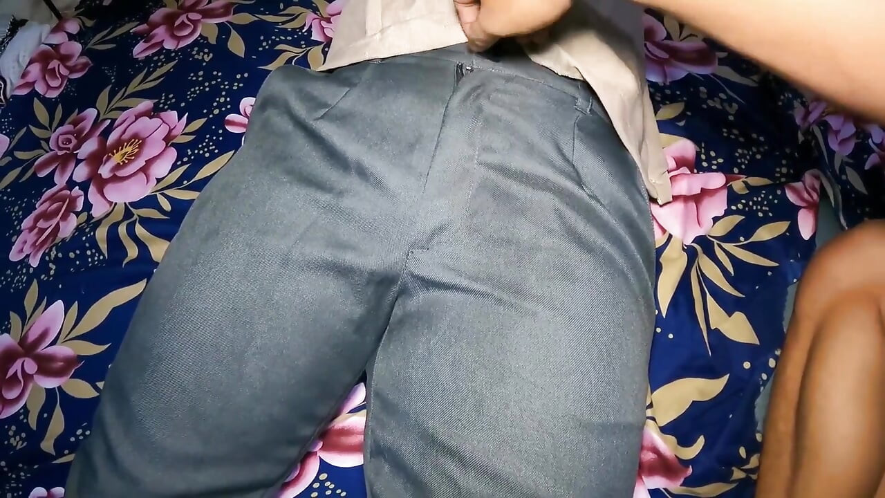 젖탱이에 사정하는 걸 즐기는 엘라 선생님
