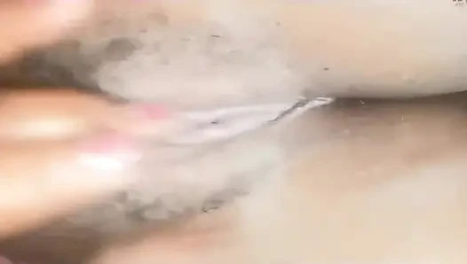 Играет со своей киской