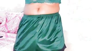 Seksowny strip dokucza taniec na hindi piosence wideo