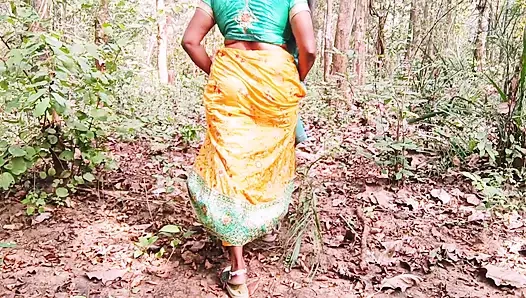 Seks hutan di luar ruangan. Desi bhabi ngentot kontol besar abang laki-laki Husbend di hutan. Telugu Dirty Talks.