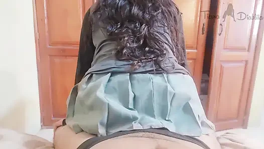Meine Stiefschwester Kommt in Mein Zimmer, Um Ihren Hintern an Meinem Schwanz Zu Reiben, Bevor Sie Zur Schule Geht