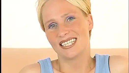 Blonde cutie dildoing her cunt in vintage solo video