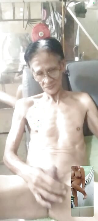 Sexo por videollamada uno tras otro