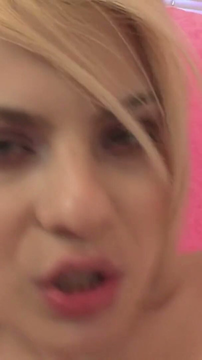 Sweet Blond Teen hat gerne den Mund voll | Clip 2