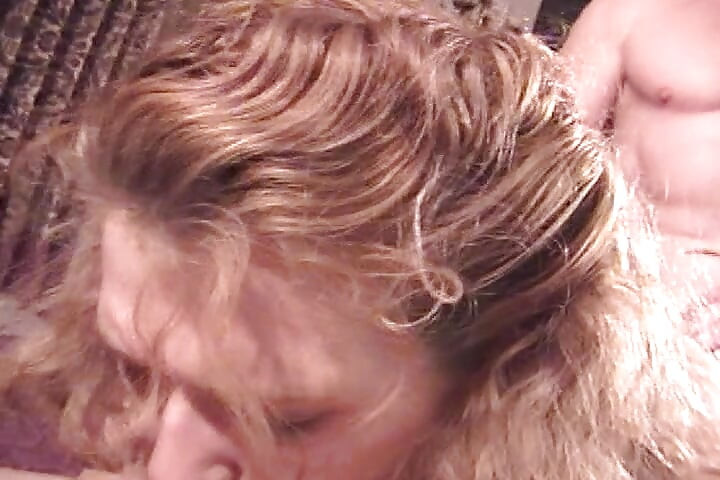 Blond babe blir banket av to store