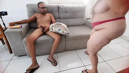 Sinnlich, sodass der Junge voller Geilheit seinen gierigen Arsch fickte.