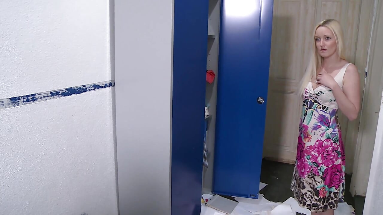 Sexy blonde plays on huge cock and gets butthole get fucked