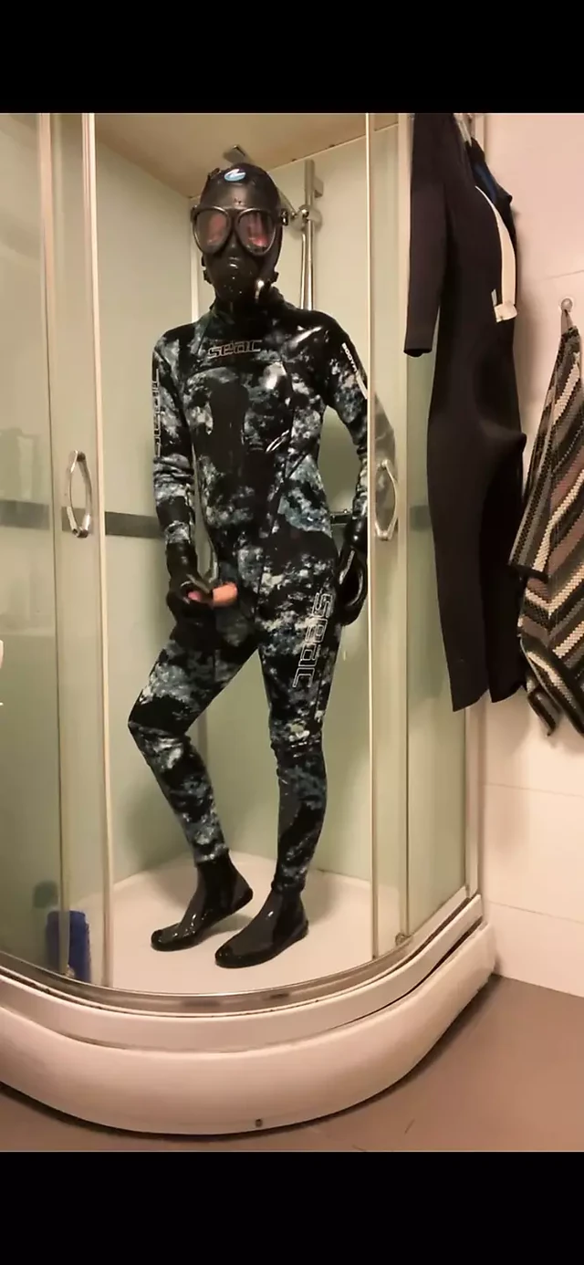 Wetsuit and gasmask in the shower