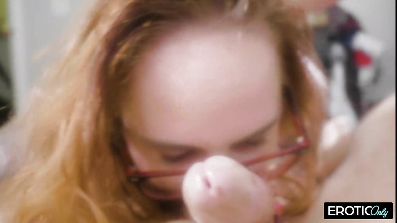 Vợ và người bạn thân nhất quyến rũ bạn thân nhất của chồng và vui vẻ nóng bỏng với anh ấy!