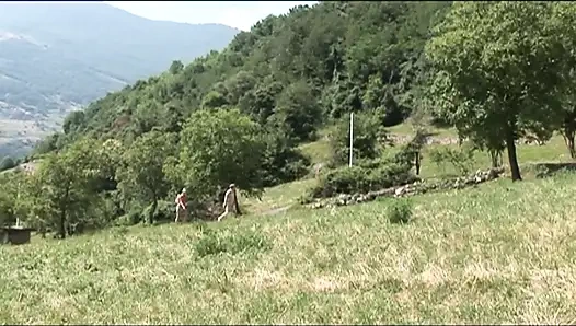 Fantastisches mädchen mit enger muschi gefickt und von einem reifen schwanz auf kleine titten abspritzen