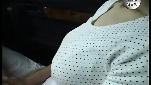 Brunette semok masturbasi sebelum handjob dan doggystyle