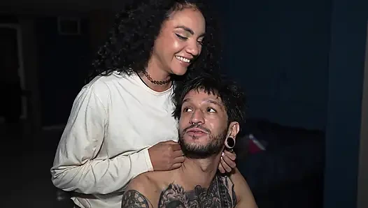 Listrik padam dan saya terangsang, saya meniduri rekan kerja suami saya