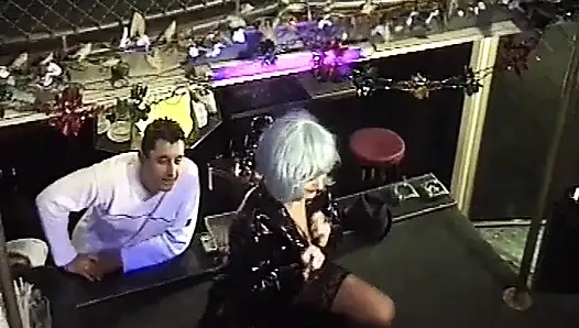 Angelica bella produksi empat keripik abu-abu