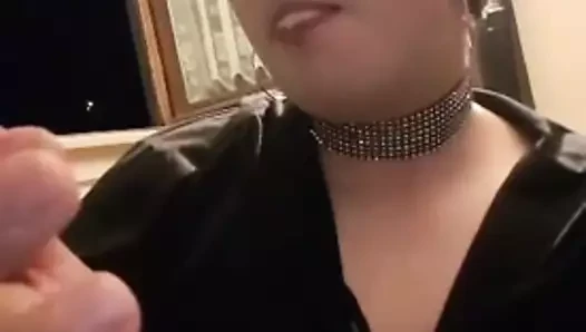 Küçük sissybitch seviyor için yemek boşalmak