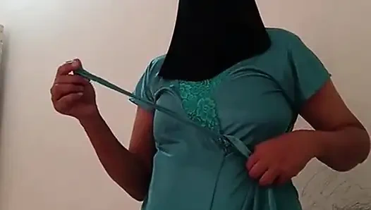 Hot wife removing bikni