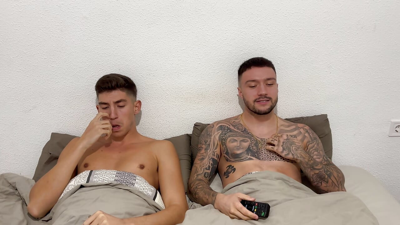 Napalone nastolatka Raul Y Brady Bud Mają trójkę DP z ich latiną współlokatorką