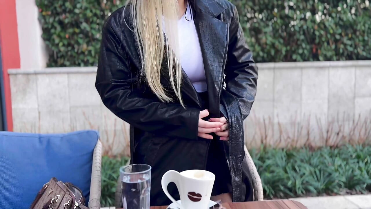 The boss's daughter turned out to be a whore and wants hard sex!