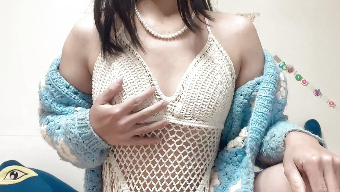 Близък план на задника с малка дупка Перфектен задник на дребничко момиче Хана