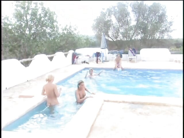 Heiße MILFs im schwimmbad