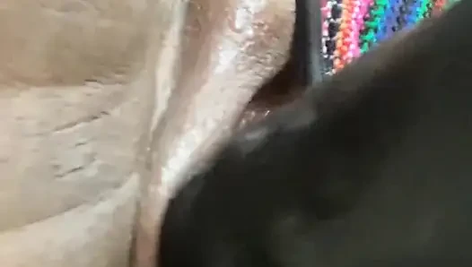 Yakın çekim canavar dildoyla amımı sikiyor fışkırtıyor